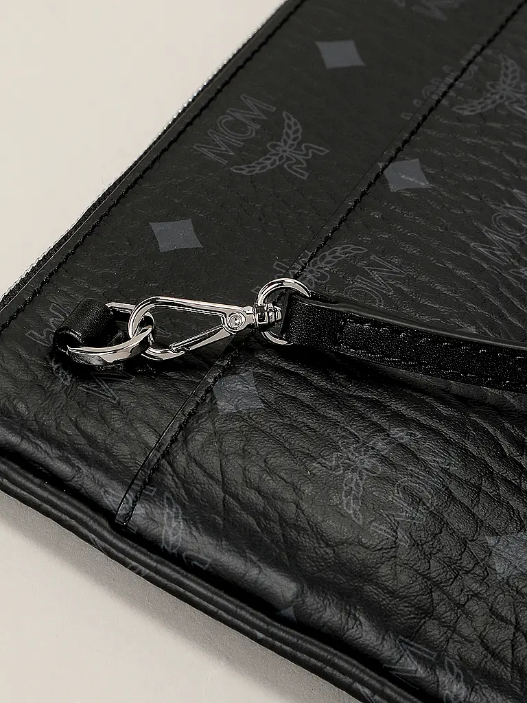 MCM | Nombre del producto: Neceser AREN IN VISETOS
Marca: MCM
Color: negro
Categorías: Moda, Mujer

Estampado: Logo
Estilo: Tendencia | Negro