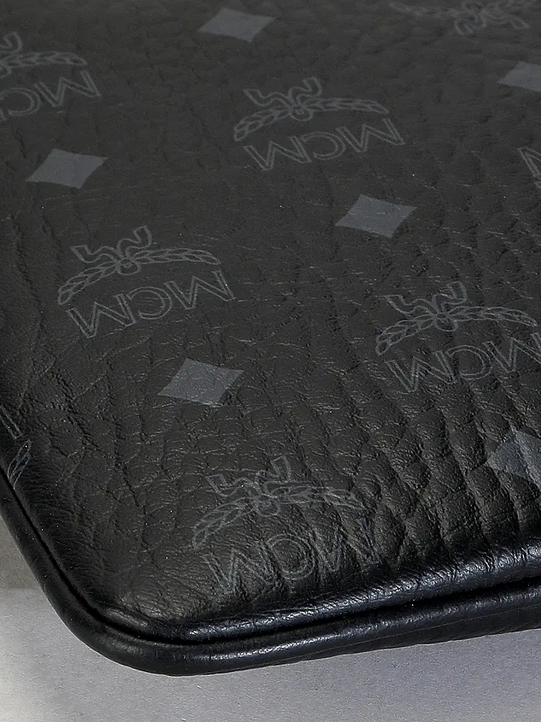 MCM | Nombre del producto: Neceser AREN IN VISETOS
Marca: MCM
Color: negro
Categorías: Moda, Mujer

Estampado: Logo
Estilo: Tendencia | Negro