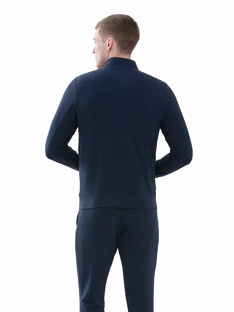 MEY | Chaqueta Loungewear ENJOY
Marca: MEY
Color: azul
Categorías: Moda, Hombre

Largo de manga: Manga larga
Material: Lyocell, Algodón, Elástico
Forma del cuello: Cuello alto
Diseño: Liso
Estilo y ocasión: Informal | Azul