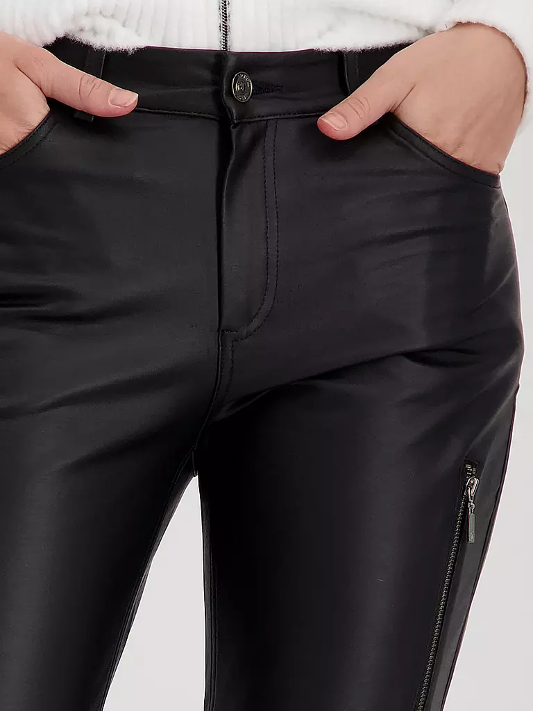 MONARI | Hose in Lederoptik  | Negro