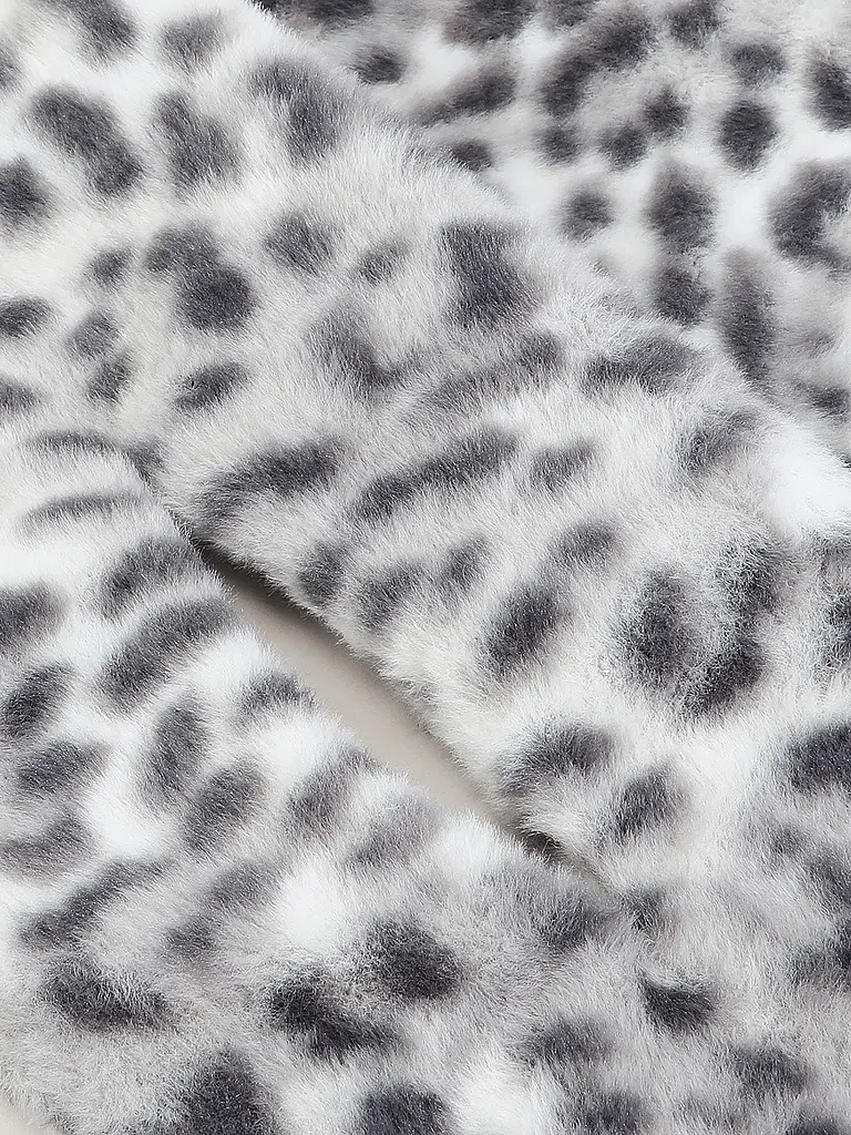 MONARI | Nombre del producto: Bufanda con aspecto de piel
Marca: MONARI
Color: gris claro
Categorías: Moda, Mujer

Material: Poliéster / Poliamida, Piel sintética
Estampado: Estampado completo, Animal
Estilo: Glamour
Detalles: Aberturas laterales | Gris claro