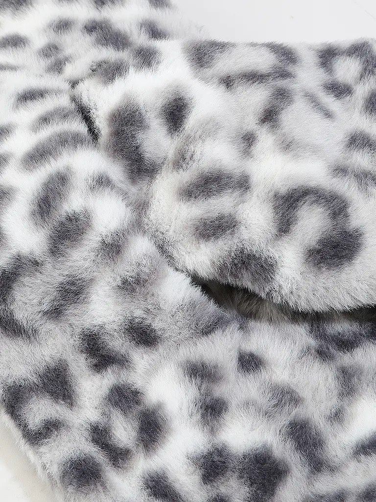 MONARI | Nombre del producto: Bufanda con aspecto de piel
Marca: MONARI
Color: gris claro
Categorías: Moda, Mujer

Material: Poliéster / Poliamida, Piel sintética
Estampado: Estampado completo, Animal
Estilo: Glamour
Detalles: Aberturas laterales | Gris claro