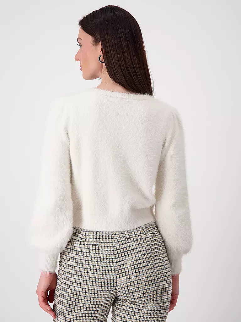 MONARI | Nombre del producto: Chaqueta
Marca: MONARI
Color: crema
Categorías: Moda, Mujer
Etiquetas: Tallas grandes

Longitud de la manga: Manga larga
Escote: Cuello redondo
Material: Poliacrílico / Acrílico, Punto
Estampado: Liso
Estilo: Glamour | Crema