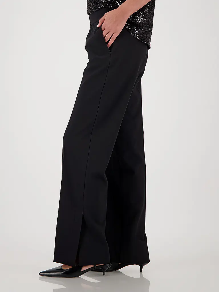 MONARI | Nombre del producto: Pantalón Jogging Fit
Marca: MONARI
Color: negro
Categorías: Moda, Mujer
Material: Poliéster / Poliamida, Elástico
Estampado: Liso
Estilo: Glamour
Altura de la cintura: Tiro medio |