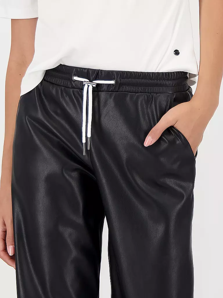 MONARI | Pantalón con aspecto de cuero | Negro