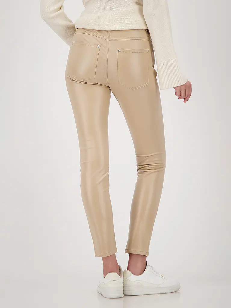 MONARI | Pantalón pitillo efecto cuero | Camel