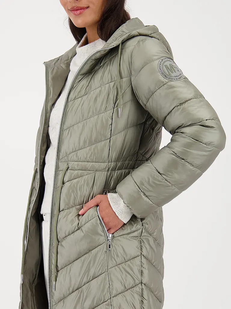 MONARI | Produktname: Abrigo acolchado
Marke: MONARI
Farbe: olive
Kategorien: Moda, Damen

Ärmellänge: Manga larga
Material: Poliéster / Poliamida
Kragenform: Capucha
Musterung: Unicolor
Passform (Oberbekleidung): Regular
Stil: Glamour
Details: Acolchado, Bolsi | 