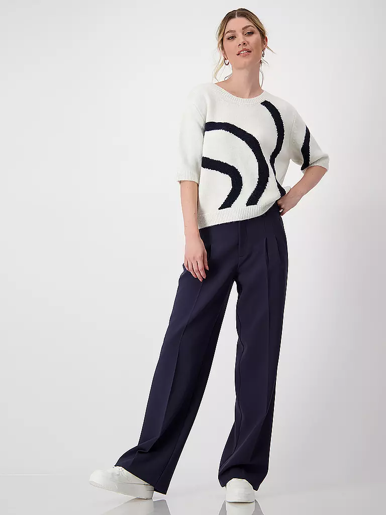 MONARI | Pullover
Marca: MONARI
Color: crema
Categorías: Moda, Mujer
Etiquetas: Tallas grandes

Largo de manga: Manga 3/4
Escote: Cuello redondo
Material: Viscosa, Mezcla
Estampado: Estampado
Corte (Prenda exterior): Regular
Estilo: Glamour | Crema