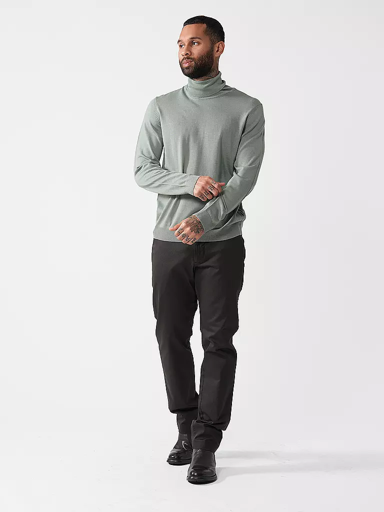 NN.07 | Chino THEO | Oliva