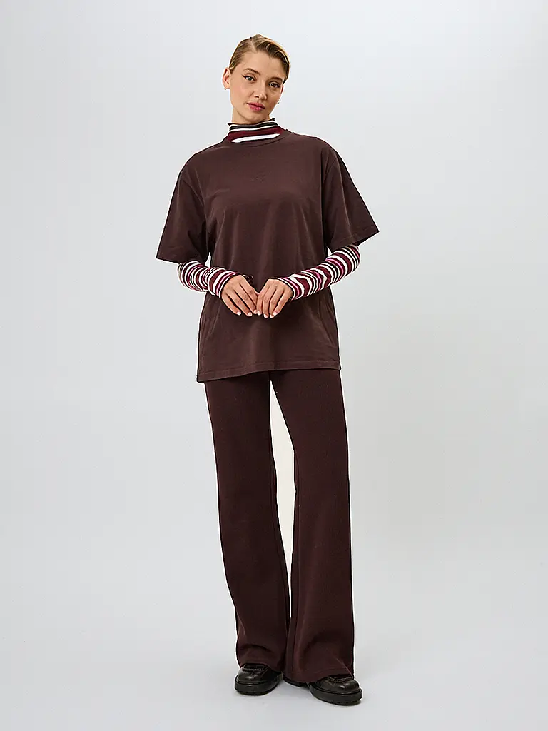 OH APRIL | Nombre del producto: Camiseta GOOD KARMA | Marrón