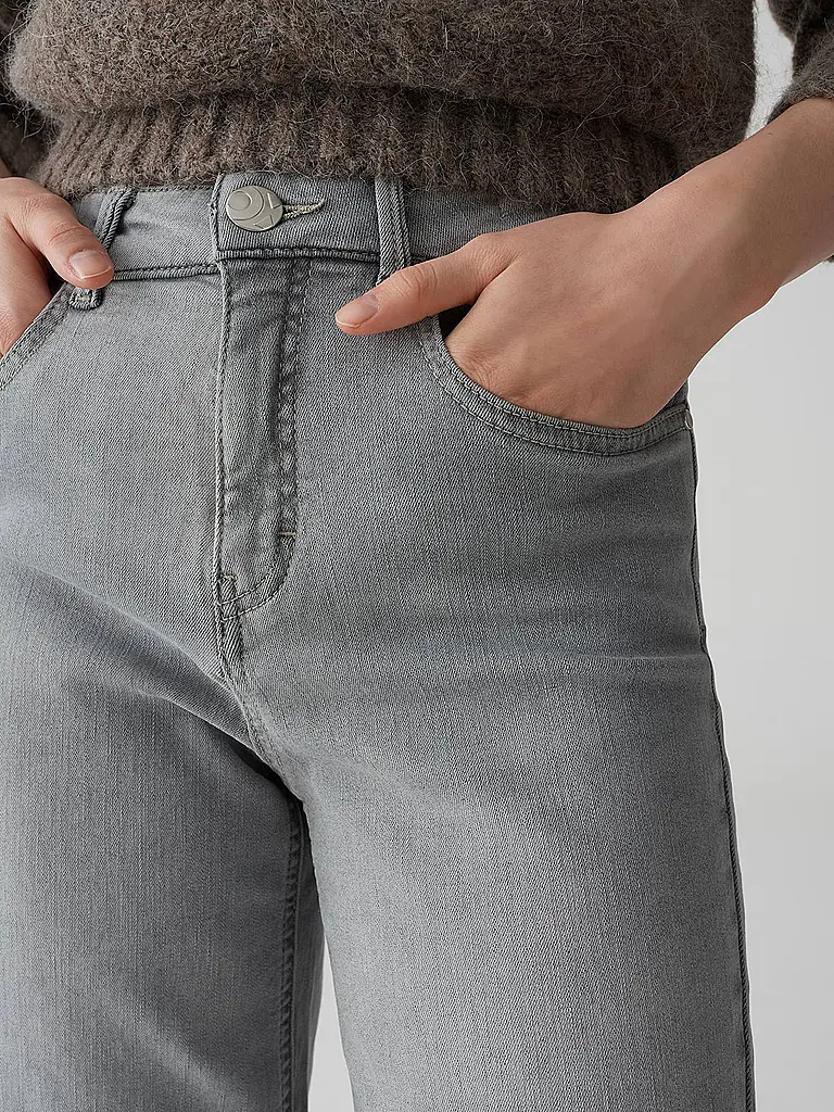 OPUS PANTS | Jeans Flared Fit MELLY COOLEST
Marca: OPUS PANTS
Color: azul claro
Categorías: Moda,Mujer
Material: Denim,Algodón,Stretch
Estampado: Liso
Largo (Pantalones/Jeans): Largo normal
Altura de la cintura: Tiro medio
Detalles: Bolsillos laterales,Pierna ancha |