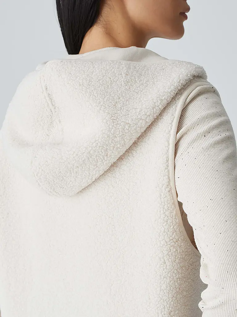 OPUS | Capa - Poncho AKAPU |