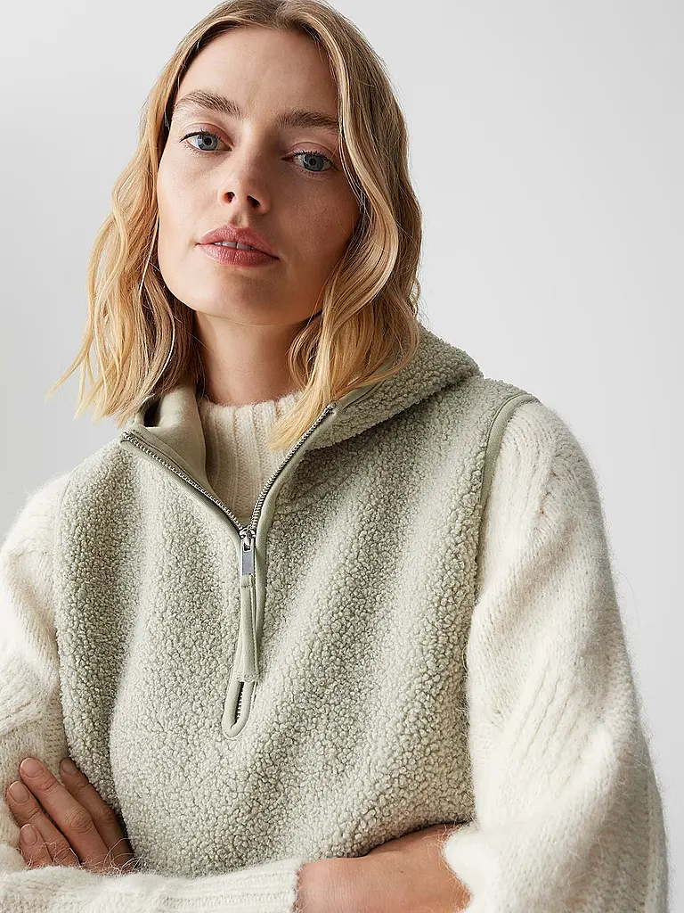OPUS | Cape - Poncho AKAPU |
