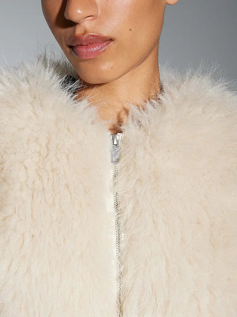 OPUS | Chaqueta con aspecto de piel HETI | Beige