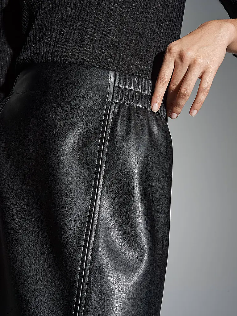 OPUS | Falda de efecto cuero ROGA | Negro