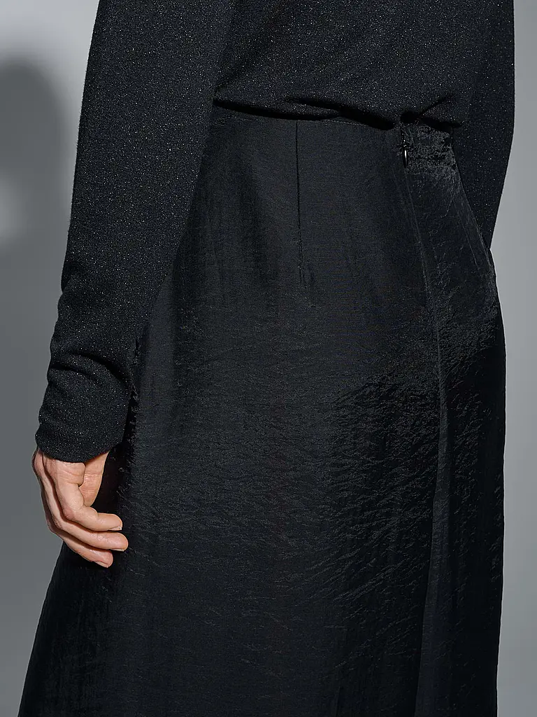 OPUS | Midirock RENNY

Marke: OPUS
Farbe: schwarz
Kategorien: Moda, Mujer

Material: Lyocell, Poliéster / Poliamida
Estampado: Liso
Estilo: Pure
Altura de la cintura: High Waist | Negro