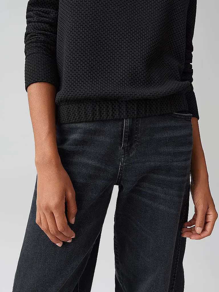 OPUS | Nombre del producto: Sweater GASDINA
Marca: OPUS
Color: negro
Categorías: Moda, Mujer

Largo de manga: Manga larga
Material: Poliéster / Poliamida, Viscosa, Elástico
Forma del cuello: Cuello alto
Diseño: Liso
Corte (Prenda superior): Suelto
Estilo: Pu | 