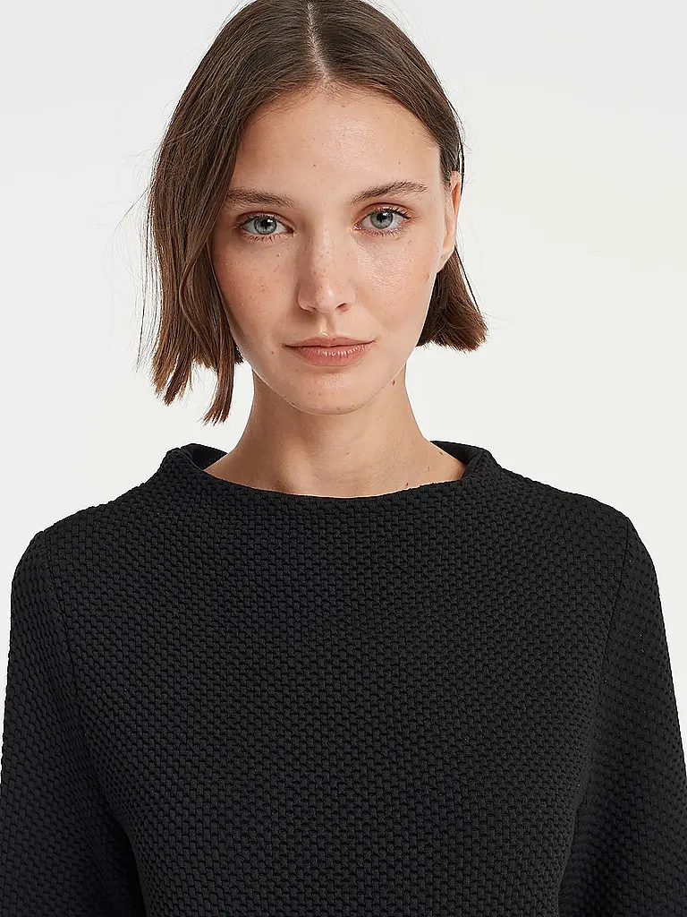 OPUS | Nombre del producto: Sweater GASDINA
Marca: OPUS
Color: negro
Categorías: Moda, Mujer

Largo de manga: Manga larga
Material: Poliéster / Poliamida, Viscosa, Elástico
Forma del cuello: Cuello alto
Diseño: Liso
Corte (Prenda superior): Suelto
Estilo: Pu | 