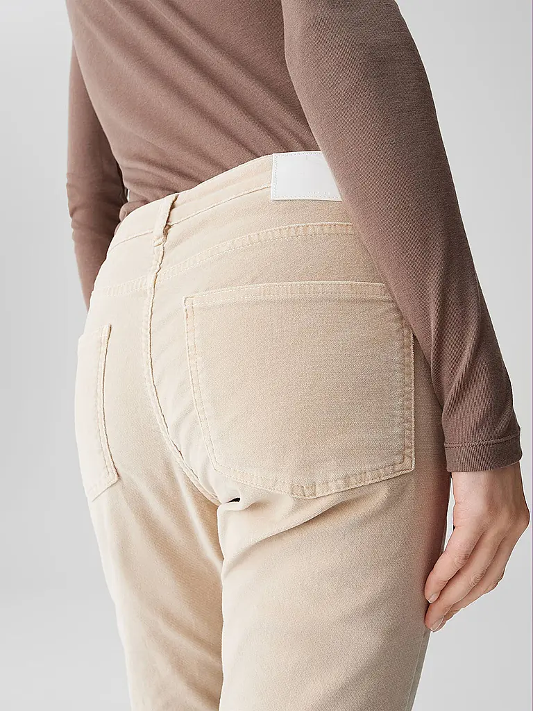 OPUS | Produktname: Hose ELMA COZY
Marke: OPUS
Farbe: beige
Kategorien: Mode,Damen
Material: Baumwolle,Stretch
Musterung: Unifarben
Länge (Hosen/Jeans): Normale Länge
Stil: Pure
Bundhöhe: Mid Waist
Details: Eingrifftaschen |
