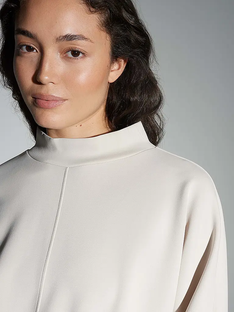 OPUS | Produktname: Sweater GULITTA
Marke: OPUS
Farbe: beige
Kategorien: Mode,Damen
Ärmellänge: Langarm
Material: Sweat,Modal,Polyester / Polyamid,Stretch
Kragenform: Stehkragen
Musterung: Unifarben
Passform (Oberbekleidung): Locker
Stil: Pure |