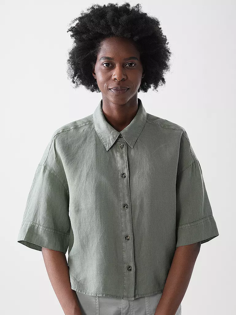 OUÍ | Bluse
Produktname: Bluse
Marke: OUÍ
Farbe: olive
Kategorien: Mode,Damen
Tags: Große Größen

Ärmellänge: Kurzarm
Material: Leinen
Kragenform: Hemdblusenkragen
Passform (Oberbekleidung): Oversized
Stil: Pure
Details: Seitenschlitze,Asymmetrisch | 