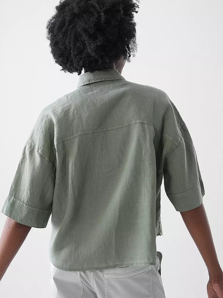 OUÍ | Bluse
Produktname: Bluse
Marke: OUÍ
Farbe: olive
Kategorien: Mode,Damen
Tags: Große Größen

Ärmellänge: Kurzarm
Material: Leinen
Kragenform: Hemdblusenkragen
Passform (Oberbekleidung): Oversized
Stil: Pure
Details: Seitenschlitze,Asymmetrisch | 