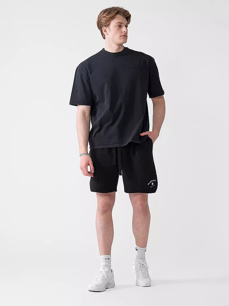 PEGADOR | Camiseta | Negro