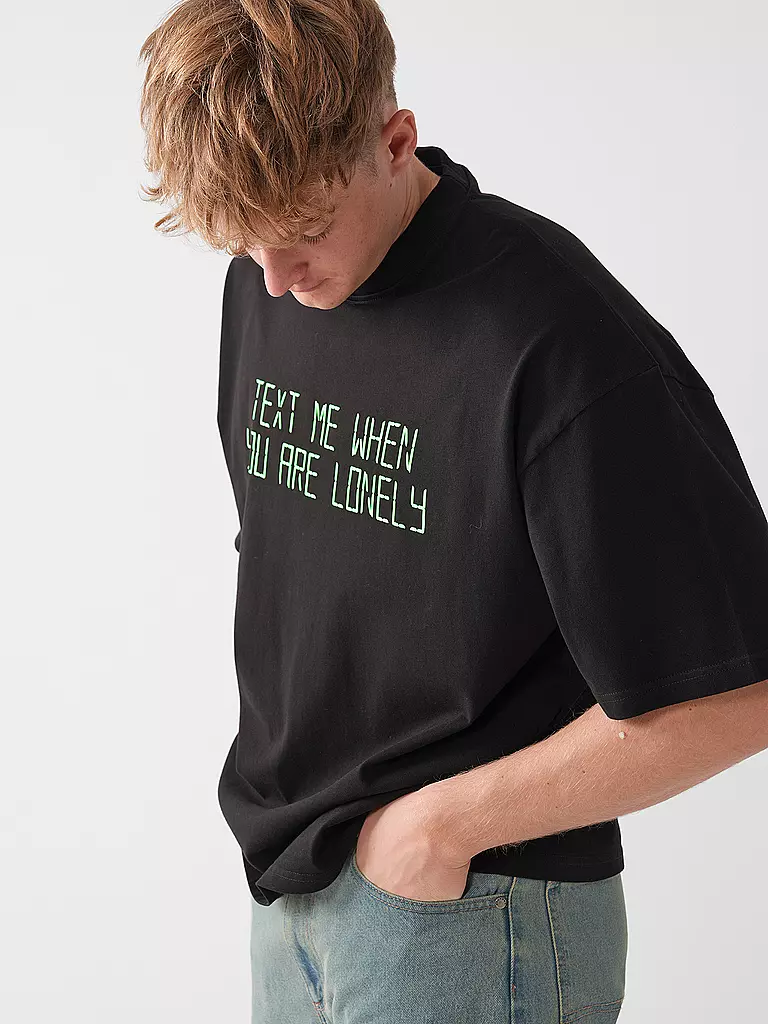 PEGADOR | T-Shirt | Negro