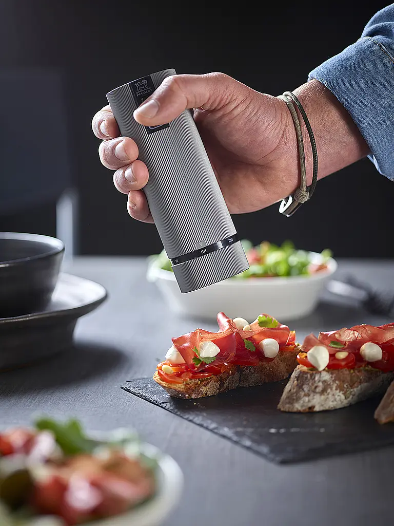 PEUGEOT | Juego de molinillos eléctricos recargables de sal y pimienta de 15 cm ELECTRIC-DUO LINE Carbon Alu | Gris