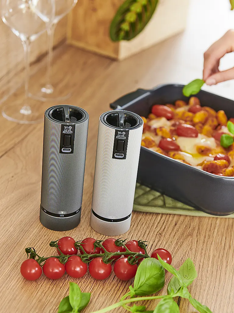 PEUGEOT | Juego de molinillos eléctricos recargables de sal y pimienta de 15 cm ELECTRIC-DUO LINE Carbon Alu | Gris