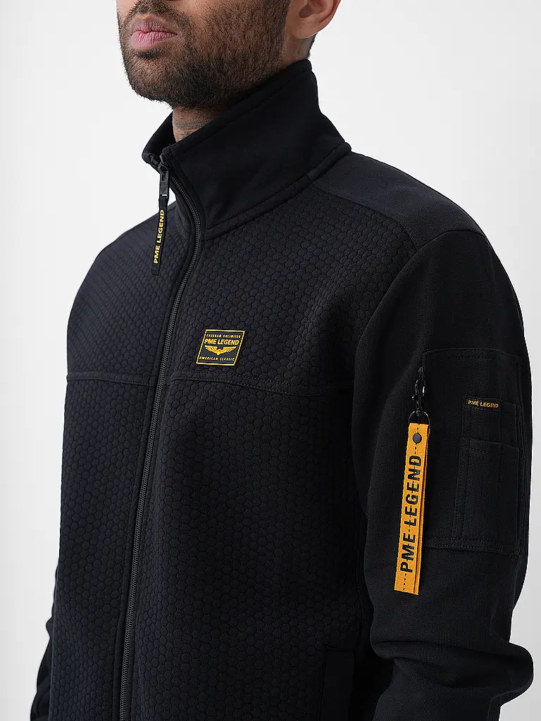 PME LEGEND | Produktname: Chaqueta de chándal
Marke: PME LEGEND
Farbe: negro
Kategorien: Moda, Hombre

Ärmellänge: Manga larga
Material: Felpa, Algodón, Elástico
Kragenform: Cuello alzado
Musterung: Liso
Passform (Oberbekleidung): Regular
Details: Bolsillos later | 