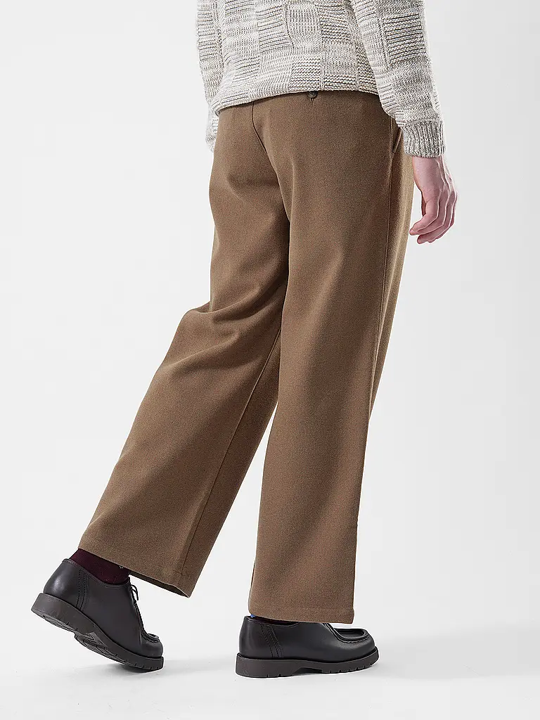 PROHIBITED | Nombre del producto: Pantalón DOUBLE PLEATED CLUB PANTS | Camel