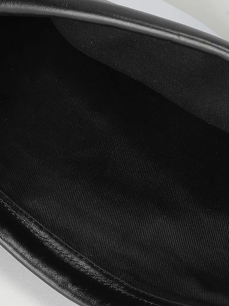 PUBLISHED BY | Bolso de cuero - Bolso bandolera |