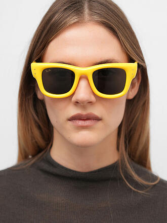 RAY BAN | Gafas de sol 0RB4940/50
Marca: RAY BAN
Color: amarillo
Categorías: Moda, Mujer, Hombre

Material: Plástico
