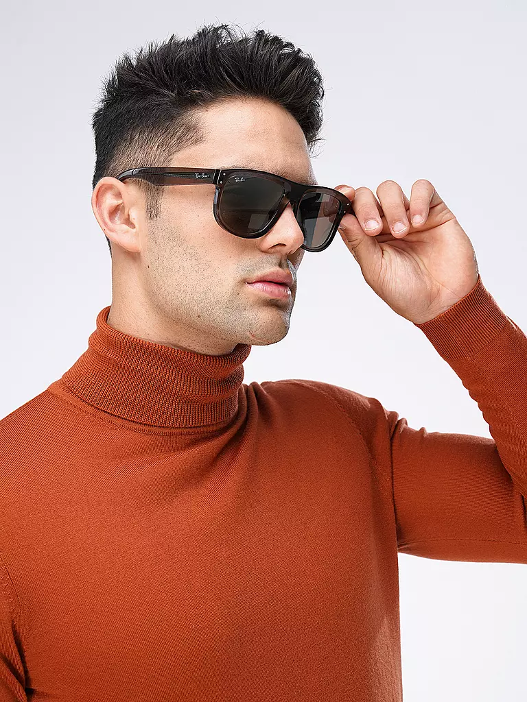 RAY BAN | Nombre del producto: Gafas de sol 0RBR0501S/56
Marca: RAY BAN
Color: gris
Categorías: Moda, Mujer, Hombre

Material: Plástico | Gris