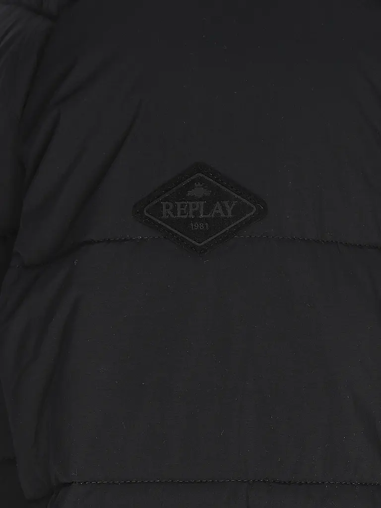 REPLAY | Steppjacke
Produktname: Chaqueta acolchada
Marke: REPLAY
Farbe: negro
Kategorien: Moda, Hombre

Ärmellänge: Manga larga
Material: Poliéster / Poliamida
Kragenform: Capucha, Cuello alto
Musterung: Liso
Passform (Oberbekleidung): Regular
Stil: Glamour, T | 