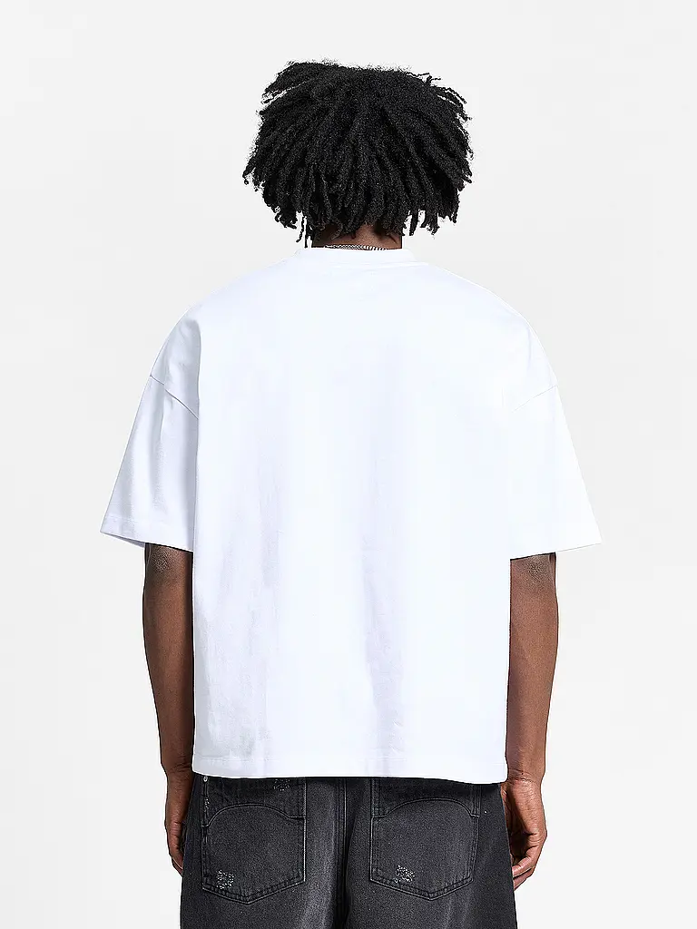 RETERNITY | Camiseta
Marca: RETERNITY
Color: blanco
Categorías: Moda, Hombre
Largo de manga: Manga corta
Escote: Cuello redondo
Material: Algodón
Estampado: Estampado
Corte (Prenda superior): Suelto |