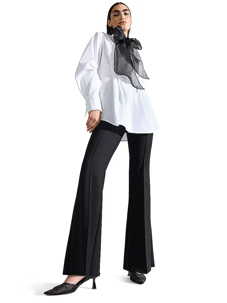 RIANI | Nombre del producto: Pantalón Flared Fit | Negro