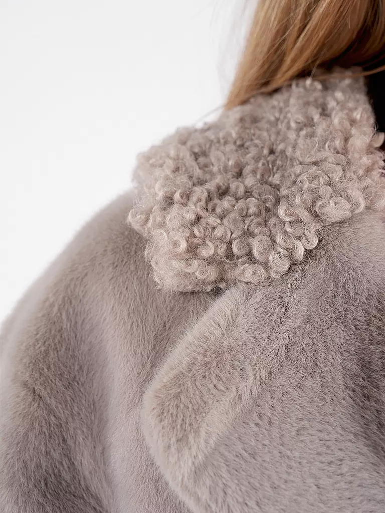 RICH & ROYAL | Mantel in Felloptik | Gris