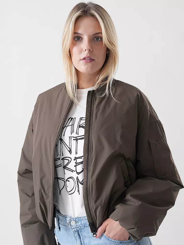 SCANDINAVIAN EDITION | Chaqueta AIR
Marca: SCANDINAVIAN EDITION
Color: marrón
Categorías: Moda,Mujer

Largo de manga: Manga larga
Material: Poliéster / Poliamida
Forma del cuello: Cuello alto
Diseño: Liso
Corte (Prenda exterior): Suelto
Detalles: Bolsillos laterales,Resiste | 