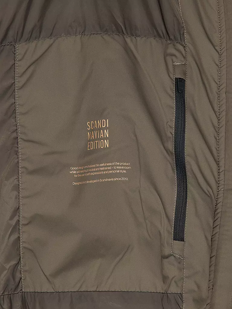 SCANDINAVIAN EDITION | Chaqueta AIR
Marca: SCANDINAVIAN EDITION
Color: marrón
Categorías: Moda,Mujer

Largo de manga: Manga larga
Material: Poliéster / Poliamida
Forma del cuello: Cuello alto
Diseño: Liso
Corte (Prenda exterior): Suelto
Detalles: Bolsillos laterales,Resiste | 