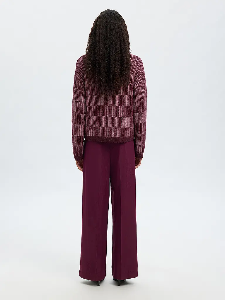 SELECTED FEMME | Nombre del producto: Jersey SLFALVA
Marca: SELECTED FEMME
Color: rojo oscuro
Categorías: Moda, Mujer
Largo de manga: Manga larga
Escote: Cuello redondo
Material: Lana, Alpaca, Poliéster / Poliamida, Nailon, Elástico
Diseño: Liso
Corte (Prenda exterio |