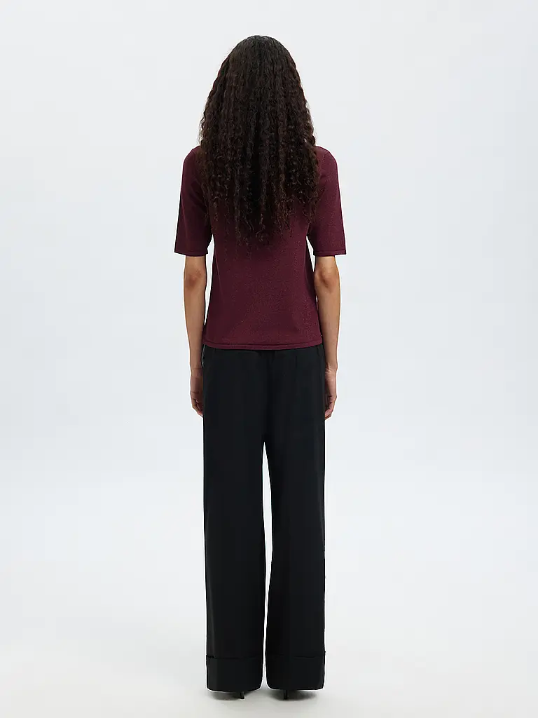 SELECTED FEMME | Producto: Jersey SLFLURA
Marca: SELECTED FEMME
Color: rojo oscuro
Categorías: Moda, Mujer
Longitud de la manga: Manga corta
Escote: Cuello redondo
Material: Lyocell, Algodón, Metal, Nailon, Lúrex
Diseño: Liso
Corte (Prenda superior): Regular
Estilo: |