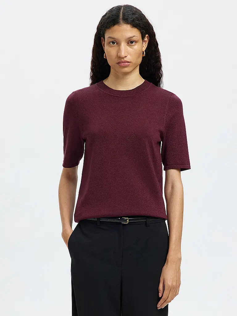 SELECTED FEMME | Producto: Jersey SLFLURA
Marca: SELECTED FEMME
Color: rojo oscuro
Categorías: Moda, Mujer
Longitud de la manga: Manga corta
Escote: Cuello redondo
Material: Lyocell, Algodón, Metal, Nailon, Lúrex
Diseño: Liso
Corte (Prenda superior): Regular
Estilo: |