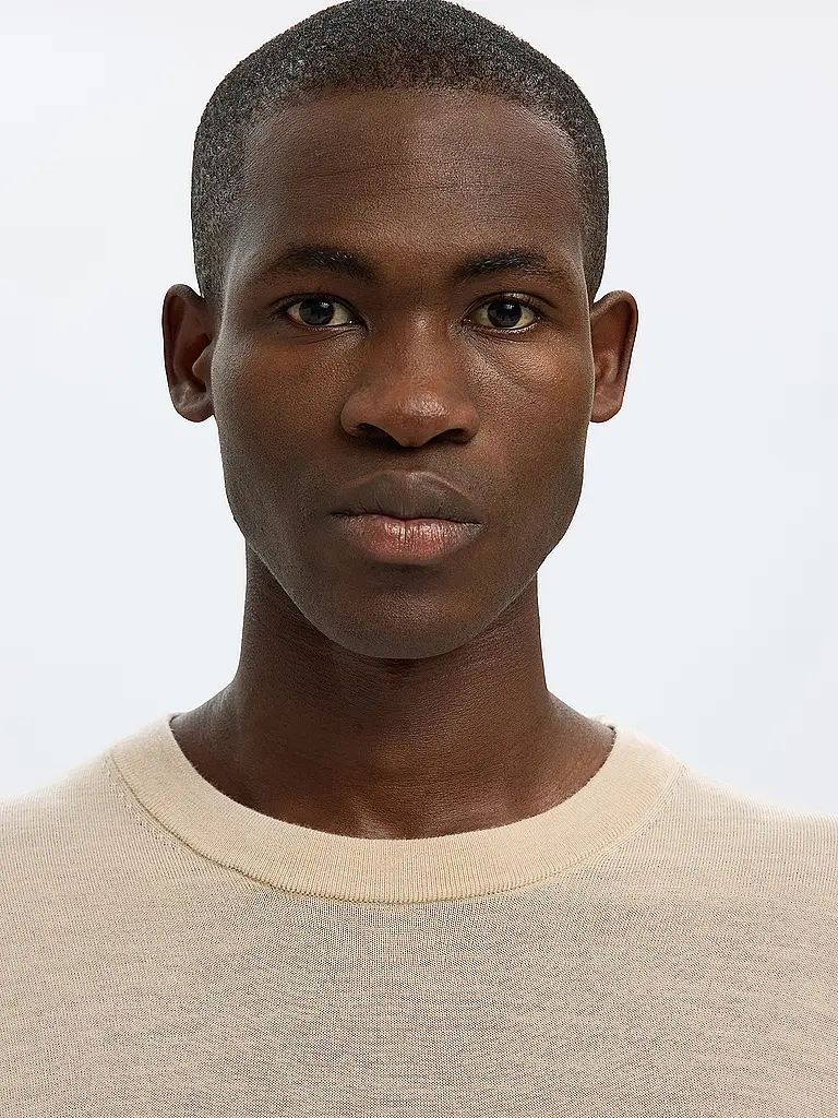 SELECTED | Pullover SLHTRAY

Marca: SELECTED
Color: marrón
Categorías: Moda, Hombre

Largo de manga: Manga larga
Escote: Cuello redondo
Material: Punto, Merino
Diseño: Liso
Corte (Prenda superior): Regular | Marrón