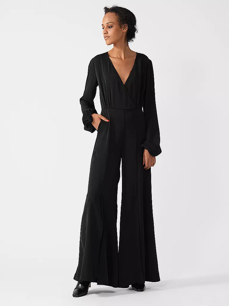 SILVIA SCHNEIDER | Mono | Negro