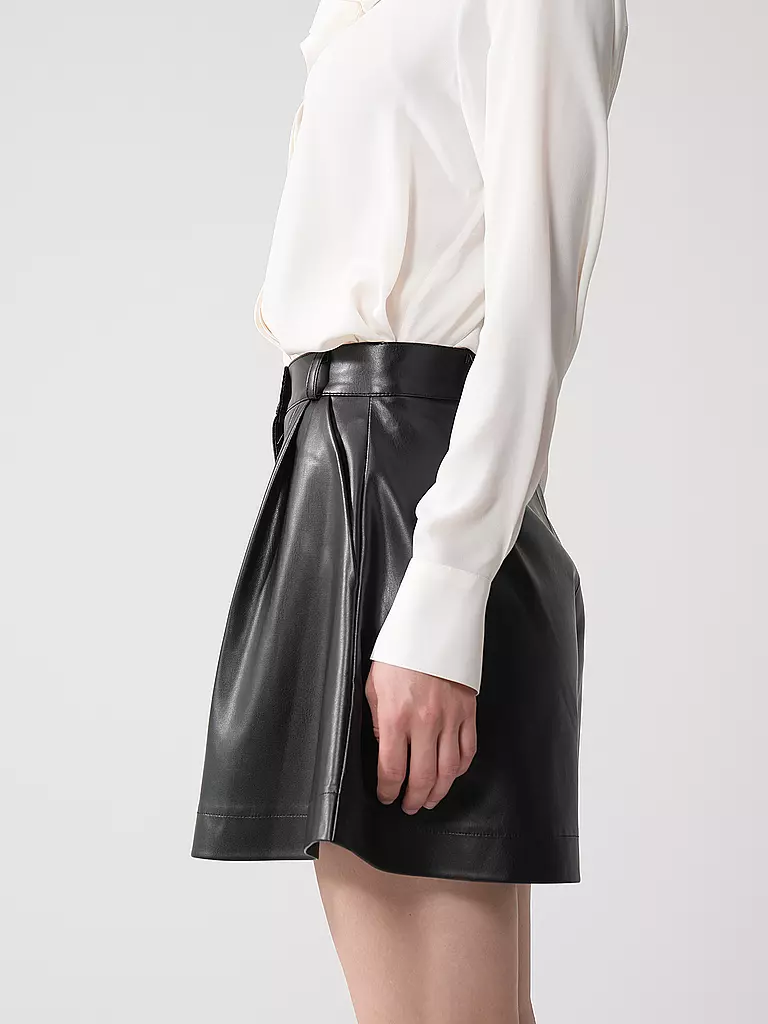 SILVIA SCHNEIDER | Shorts de efecto cuero | 