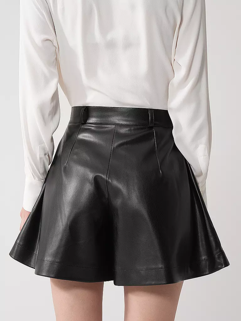 SILVIA SCHNEIDER | Shorts de efecto cuero | 