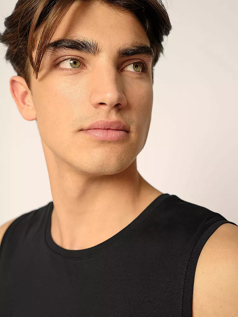SKINY | Camiseta negra | 