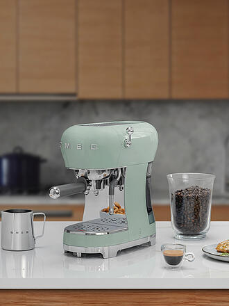 SMEG | Cafetera espresso estilo retro años 50 verde pastel ECF02PGEU